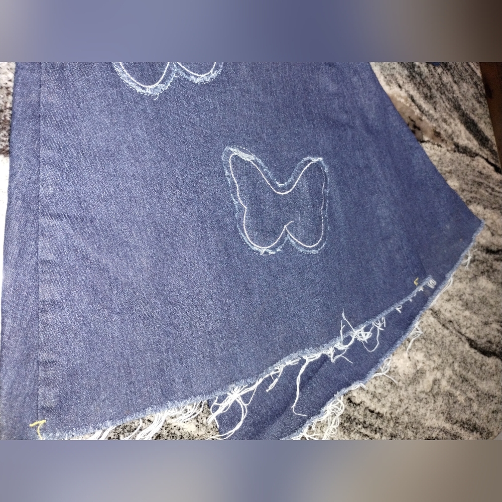 bell-bottom jeans NWOT with butterflies, size 2xl, never worn, fringe hem - Picture 3 of 6